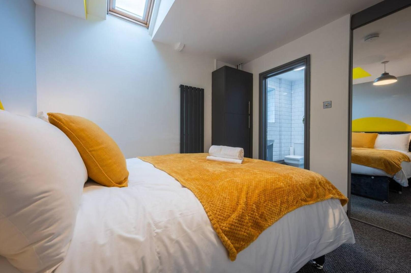 Stunning One Bedroom Apartments Near Shops & Central 카디프 외부 사진