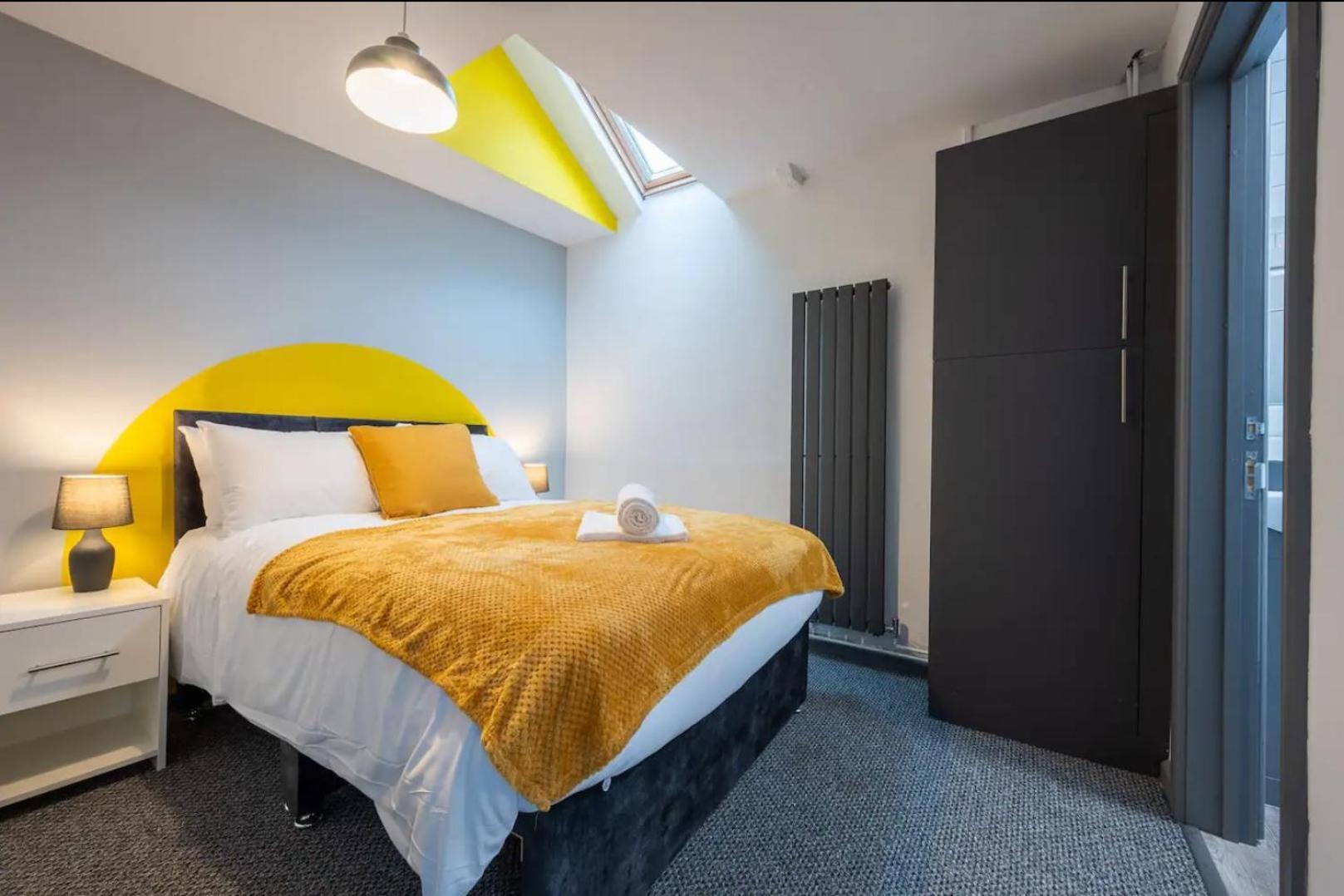 Stunning One Bedroom Apartments Near Shops & Central 카디프 외부 사진